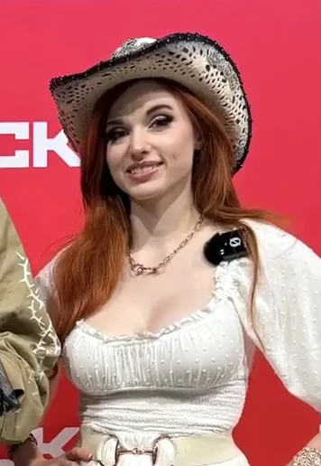 Amouranth at DreamHack Atlanta 2024